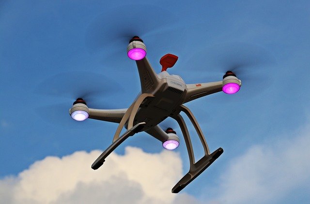 svítící dron